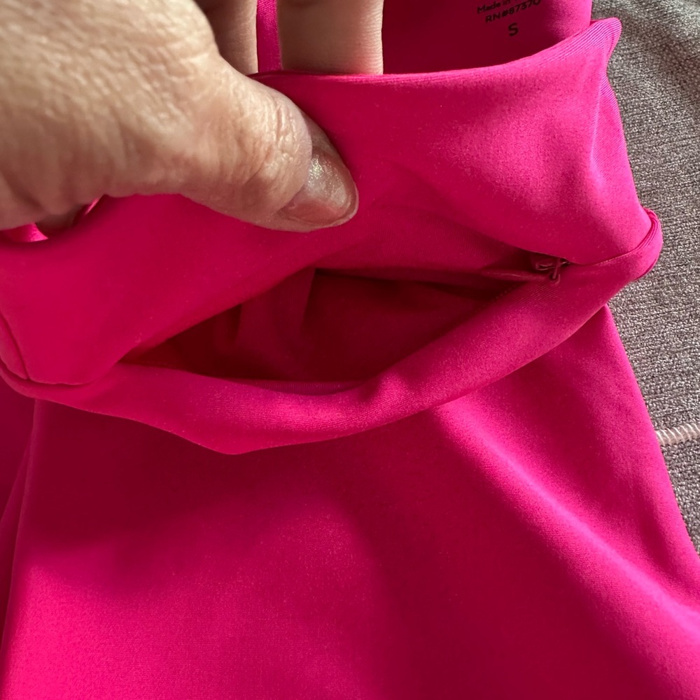 ALO Yoga High-Waist Airbrush Capri in Neon Pink - Picture 6 of 8